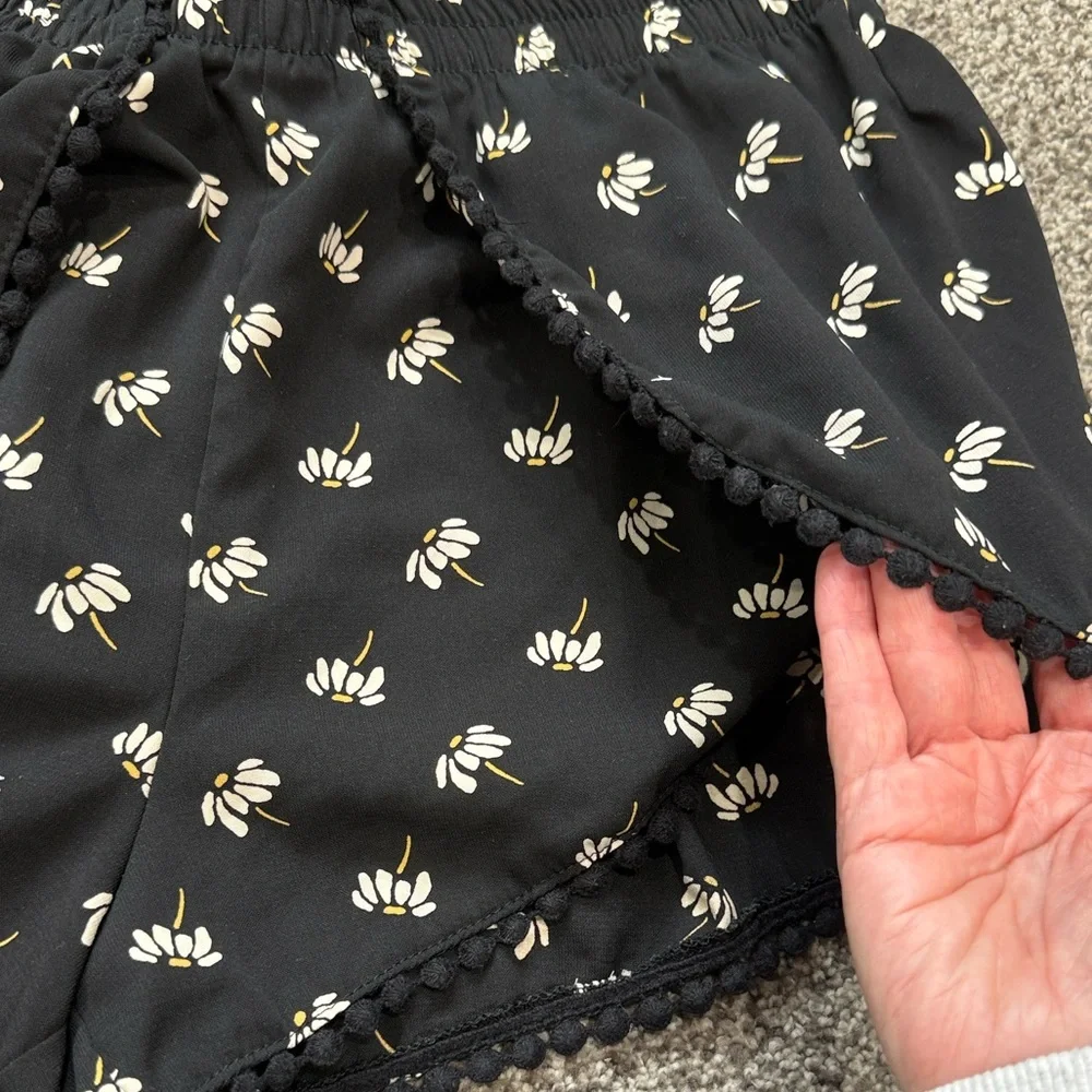 Soprano Black Floral Scalloped Trim Shorts